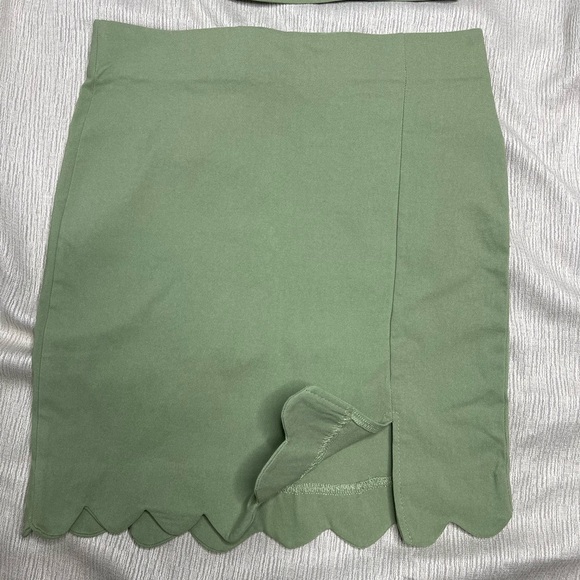 Iris Scalloped Sage Green Two-Piece Set size small - Picture 5 of 5